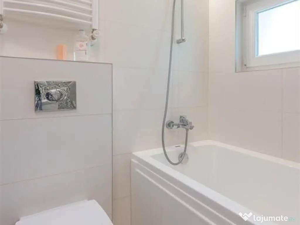 Locuință de 71 mp renovată integral și complet utilat... 