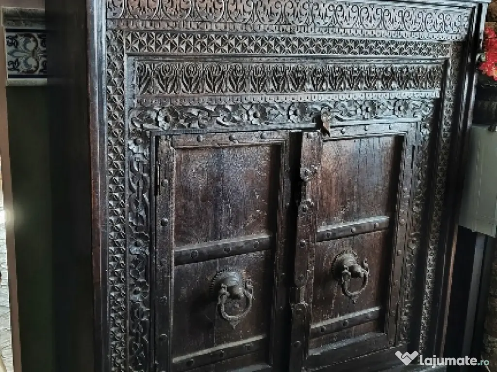 Comoda dulap sculptata antica 