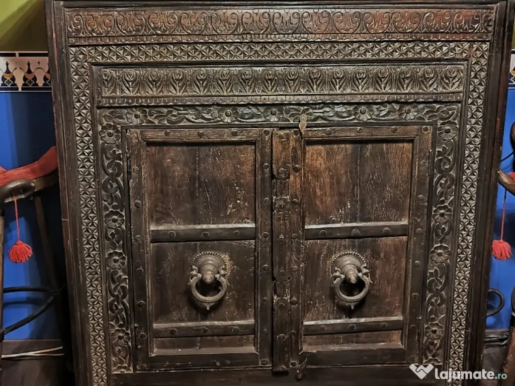 Comoda dulap sculptata antica 