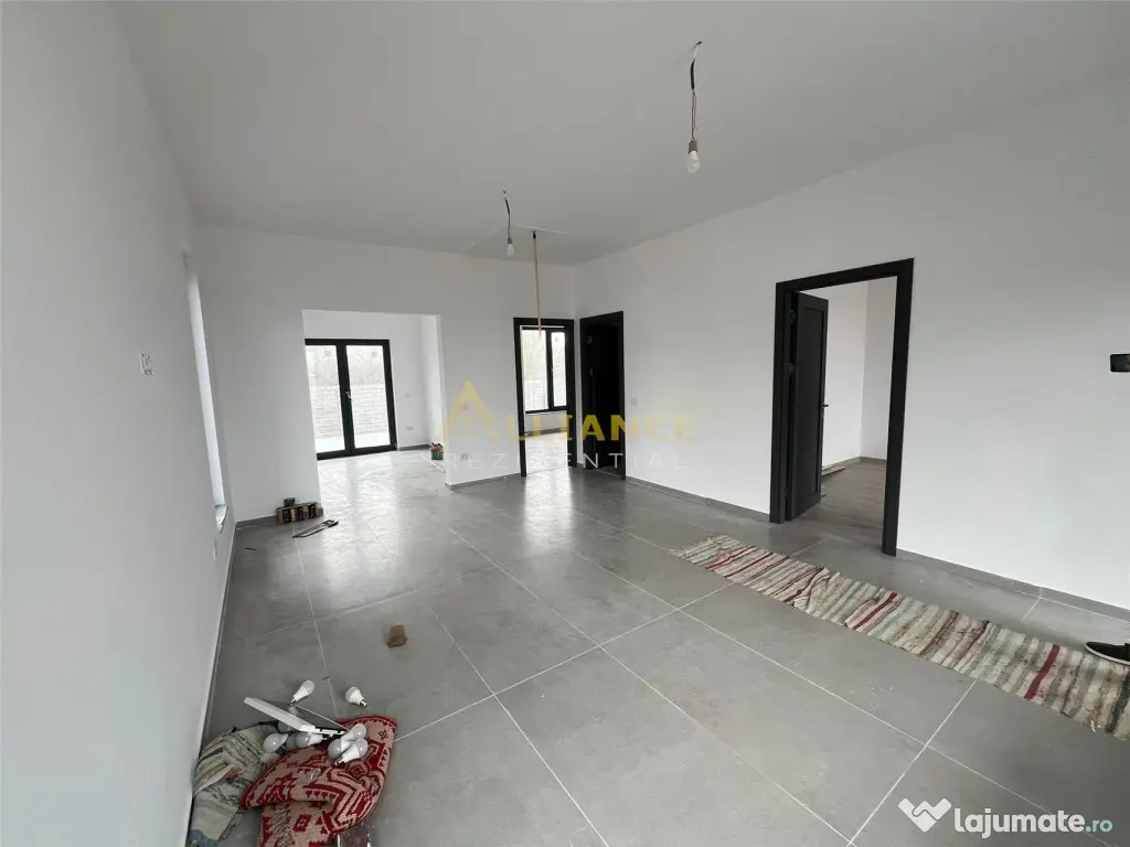 Casa parter -3 camere- Incalzire in pardoseala - Comuna Berc 