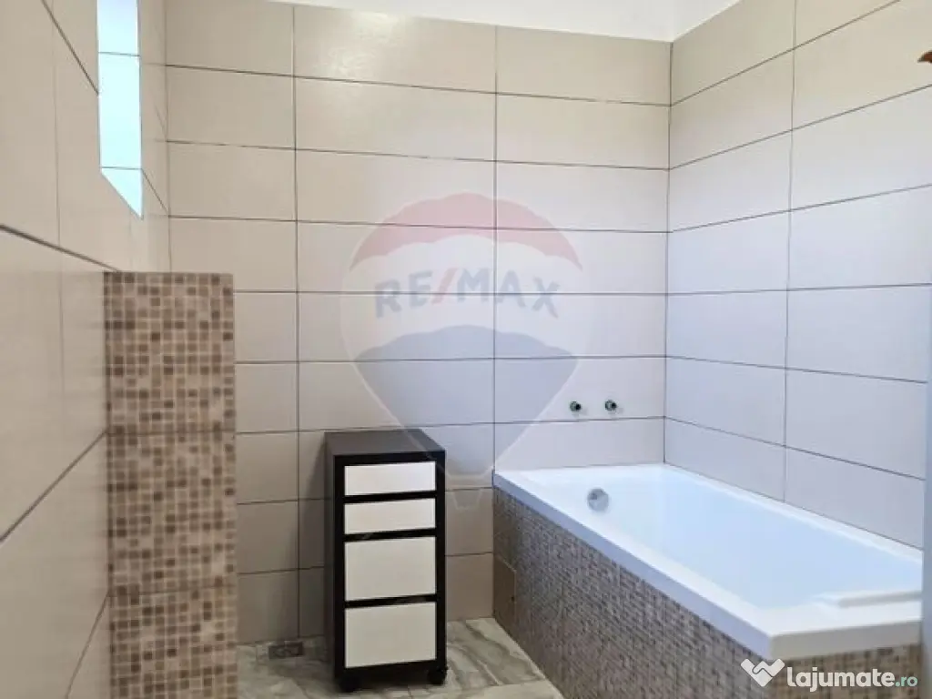 Casă / Vilă din 2024 de vânzare în zona Micro 14 