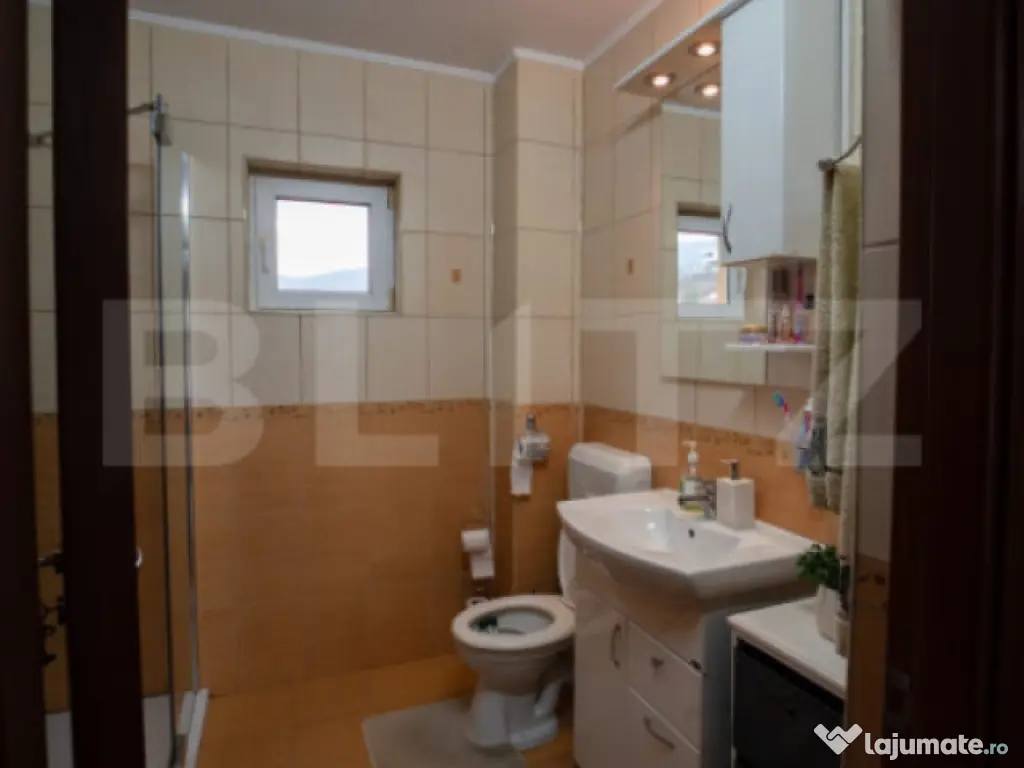 Apartament 4 camere cu teren, curte privata,zona Bradet 