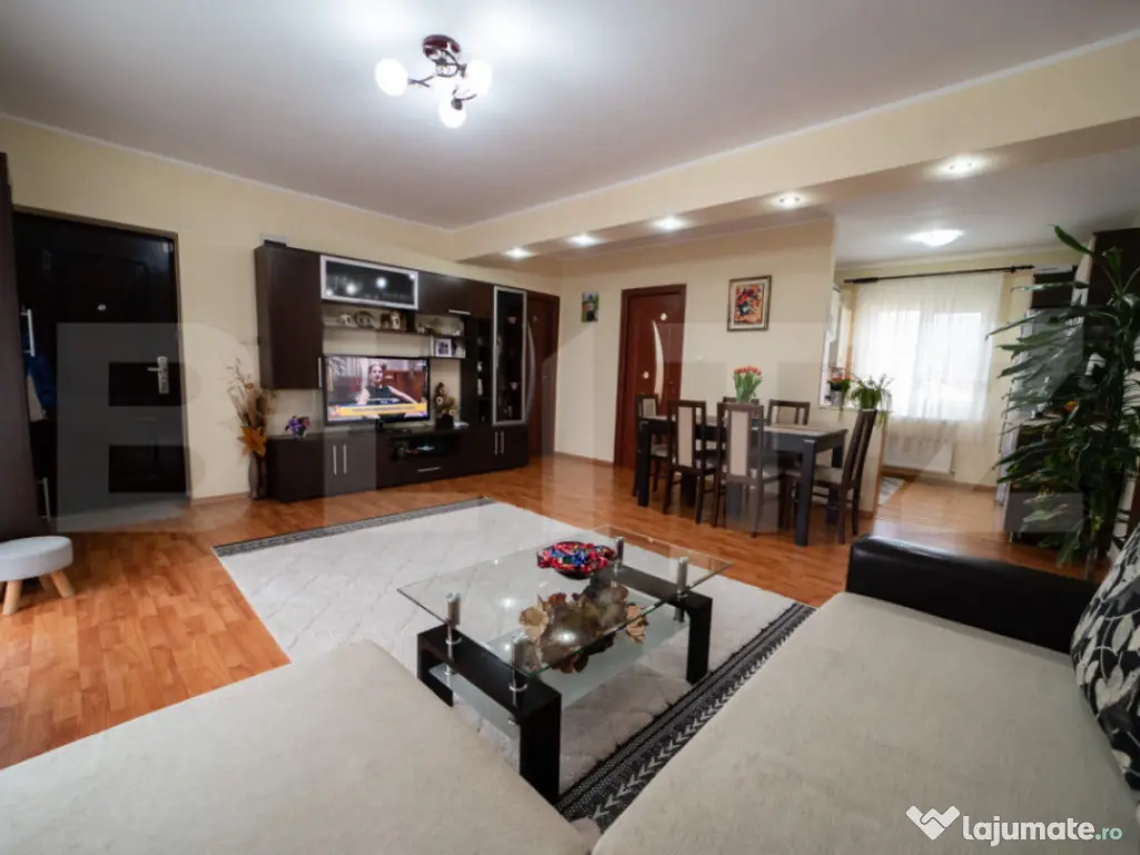 Apartament 4 camere cu teren, curte privata,zona Bradet 