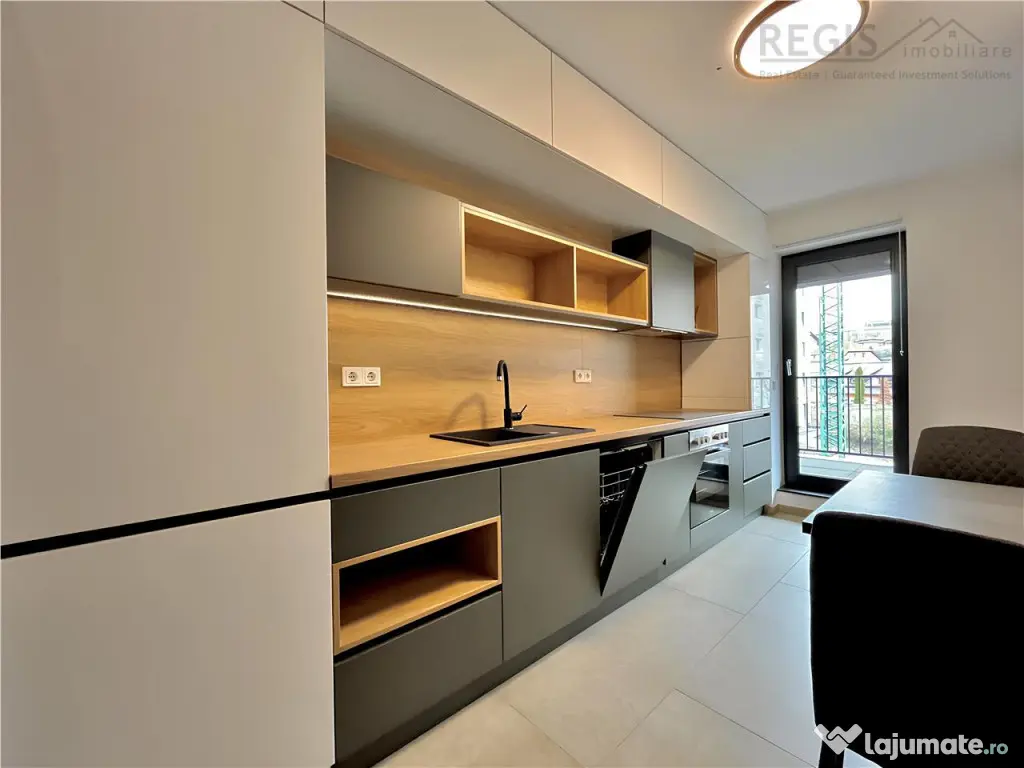 Garsoniera cu Parcare Subterana in Cosmopolit zona Centrala 