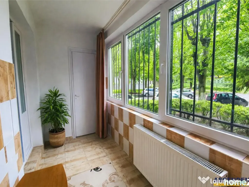 Decomandat, ergonomic, insorit, mobilat, utilat, balcon, Mur 