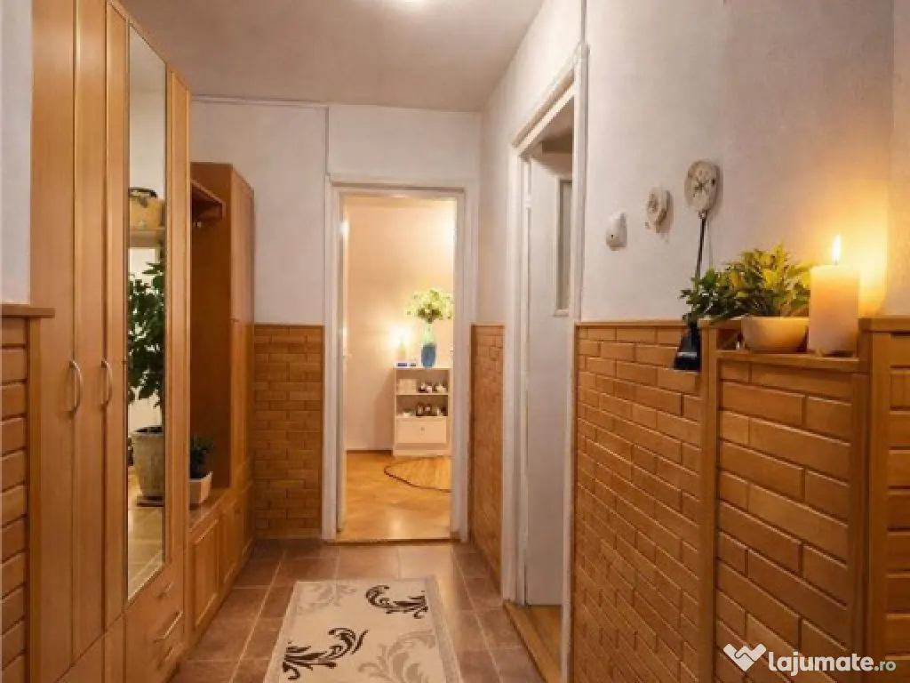 Decomandat, ergonomic, insorit, mobilat, utilat, balcon, Mur 