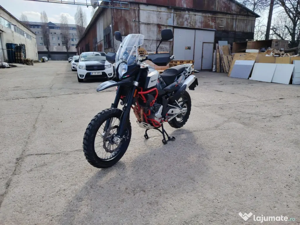 Motocicleta SWM Super Dual 600