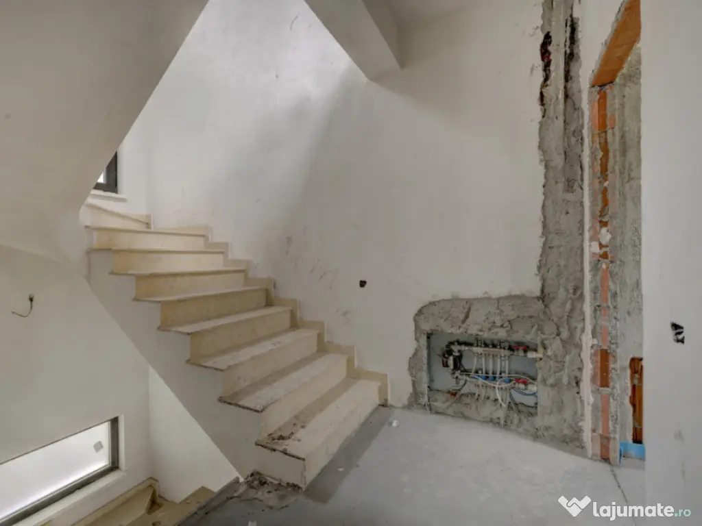 Casa se preda finisata - 4 bai -3 dormitoare - curte - parca 