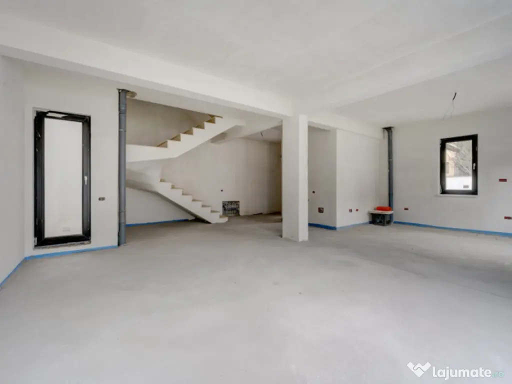 Casa se preda finisata - 4 bai -3 dormitoare - curte - parca 