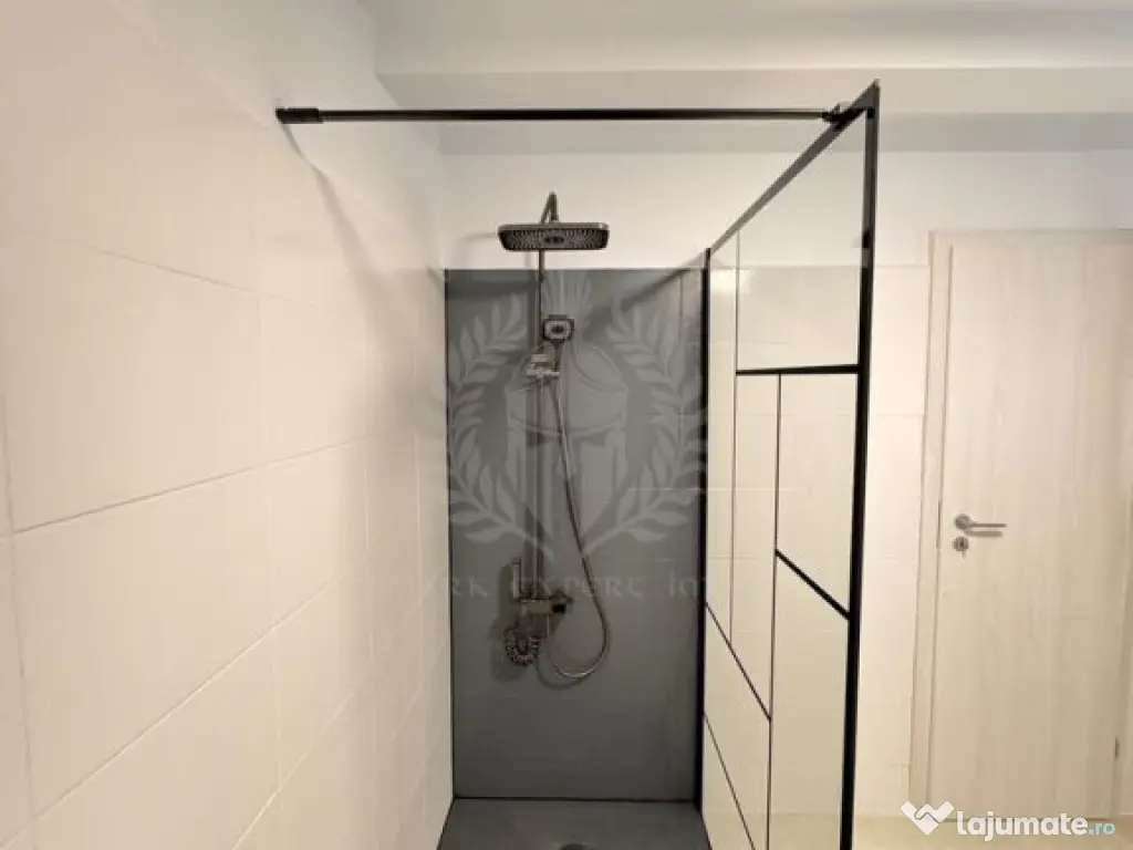 Inchiriere apartament 3 camere, bloc nou, zona Caraiman, 