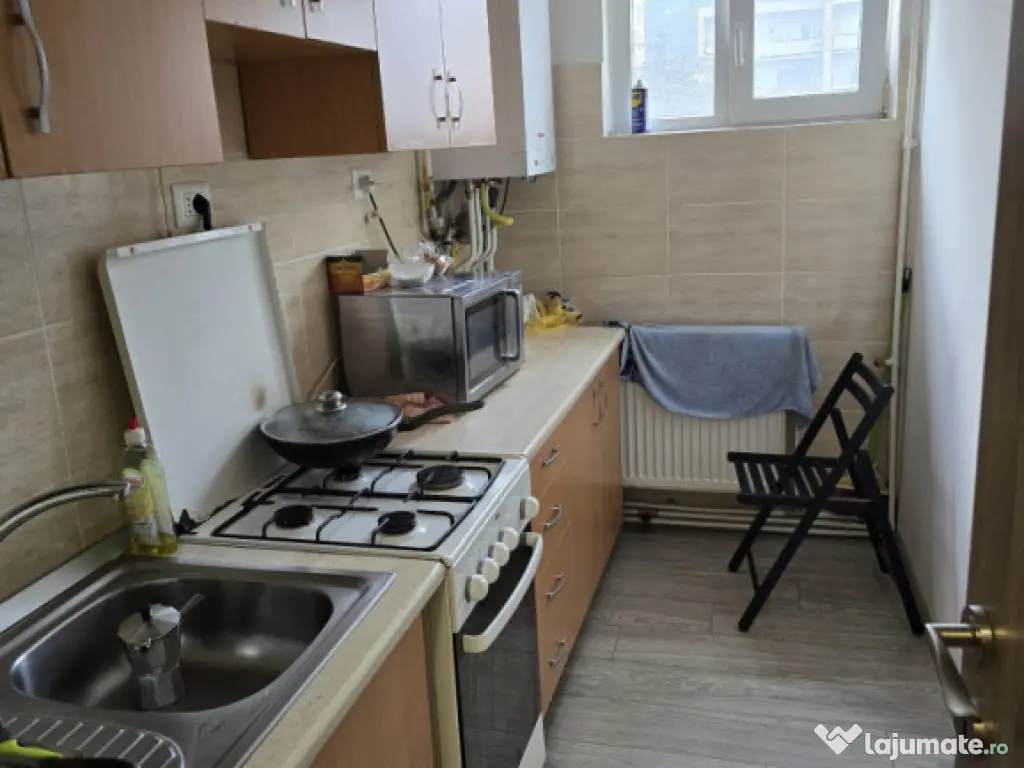 Apartament 4 camere, 3 băi, complet renovat, etaj 2, balcon 