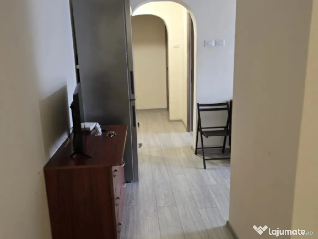 Apartament 4 camere, 3 băi, complet renovat, etaj 2, balcon 