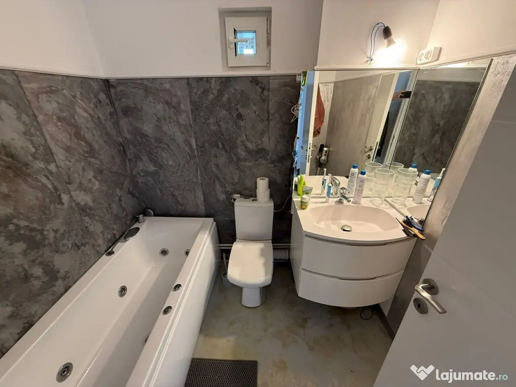 ULTRACENTRAL – 2 camere decomandat, 2 logii, vedere superb 