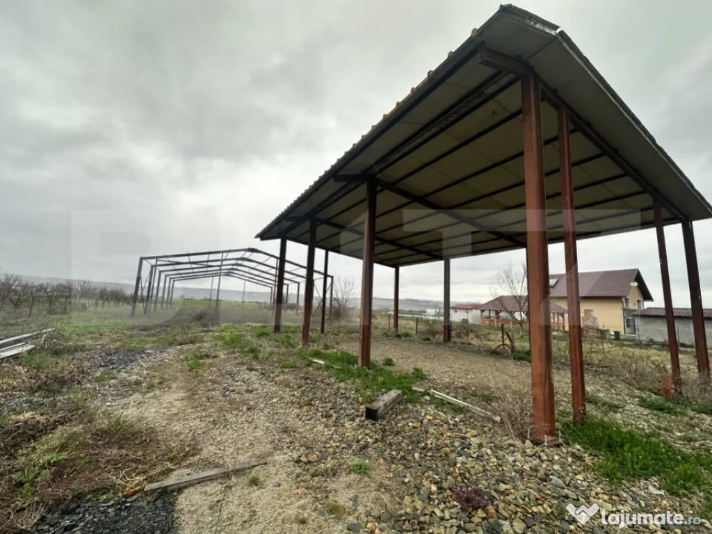 Teren INTRAVILAN generos + 2 hale metalice