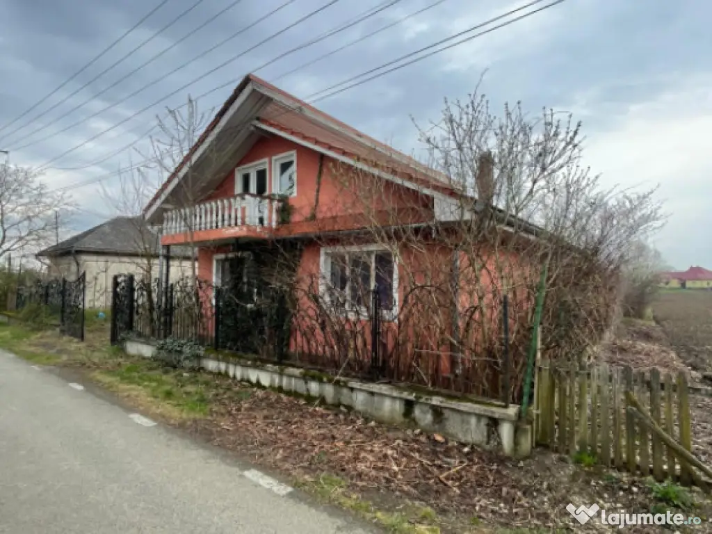 Casă P+M cu 2 corpuri, garaj și teren generos ~23 ari – 