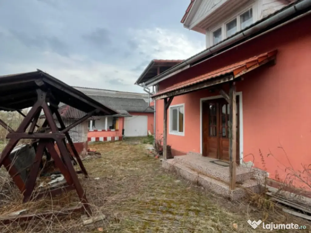 Casă P+M cu 2 corpuri, garaj și teren generos ~23 ari – 
