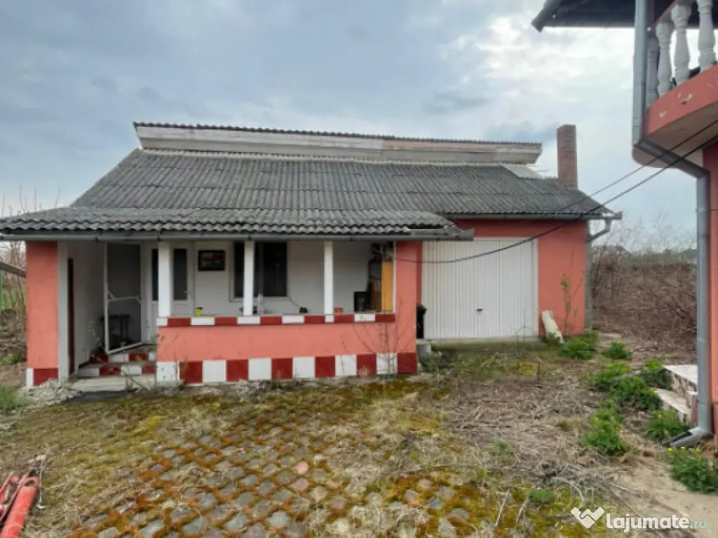 Casă P+M cu 2 corpuri, garaj și teren generos ~23 ari – 