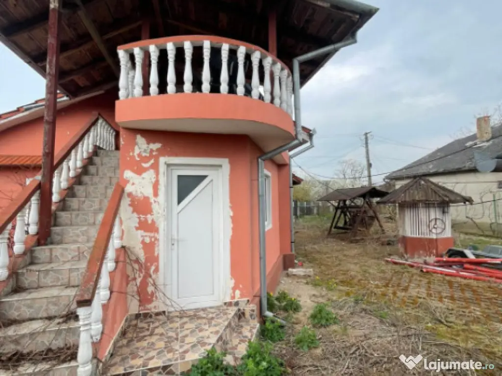 Casă P+M cu 2 corpuri, garaj și teren generos ~23 ari – 