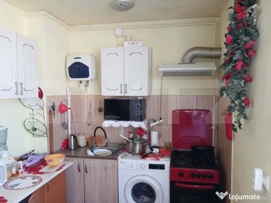 Garsoniera 32 mp, cu loc de parcare, zona Blocuri - Campia 