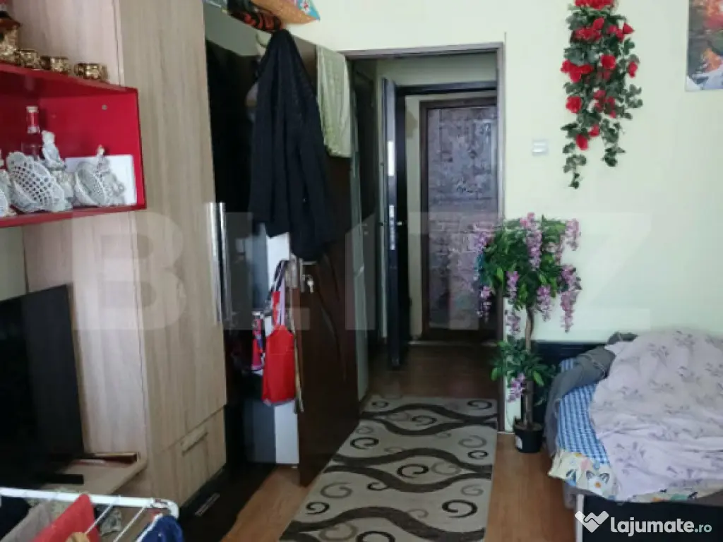 Garsoniera 32 mp, cu loc de parcare, zona Blocuri - Campia 