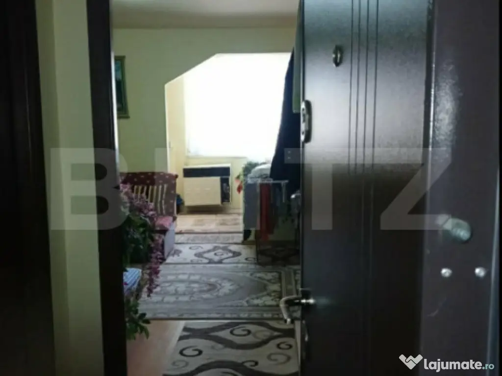 Garsoniera 32 mp, cu loc de parcare, zona Blocuri - Campia 