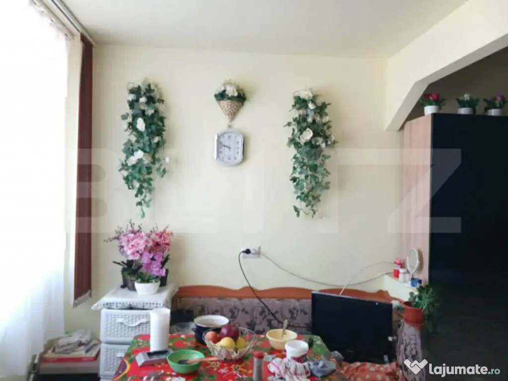 Garsoniera 32 mp, cu loc de parcare, zona Blocuri - Campia 