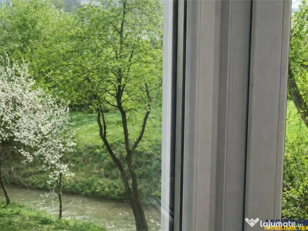 Prima ! Garsoniera cu balcon, parcare, vedere spre munte, Ba 