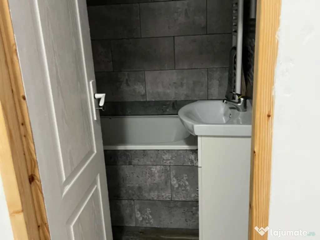 Garsoniera de inchiriat 