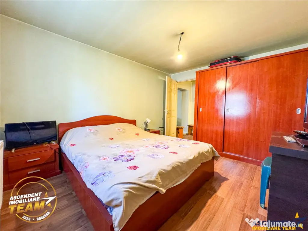 FILM Tur 3D! Casa cu gradina, pomi fructiferi, fantana, Zago 