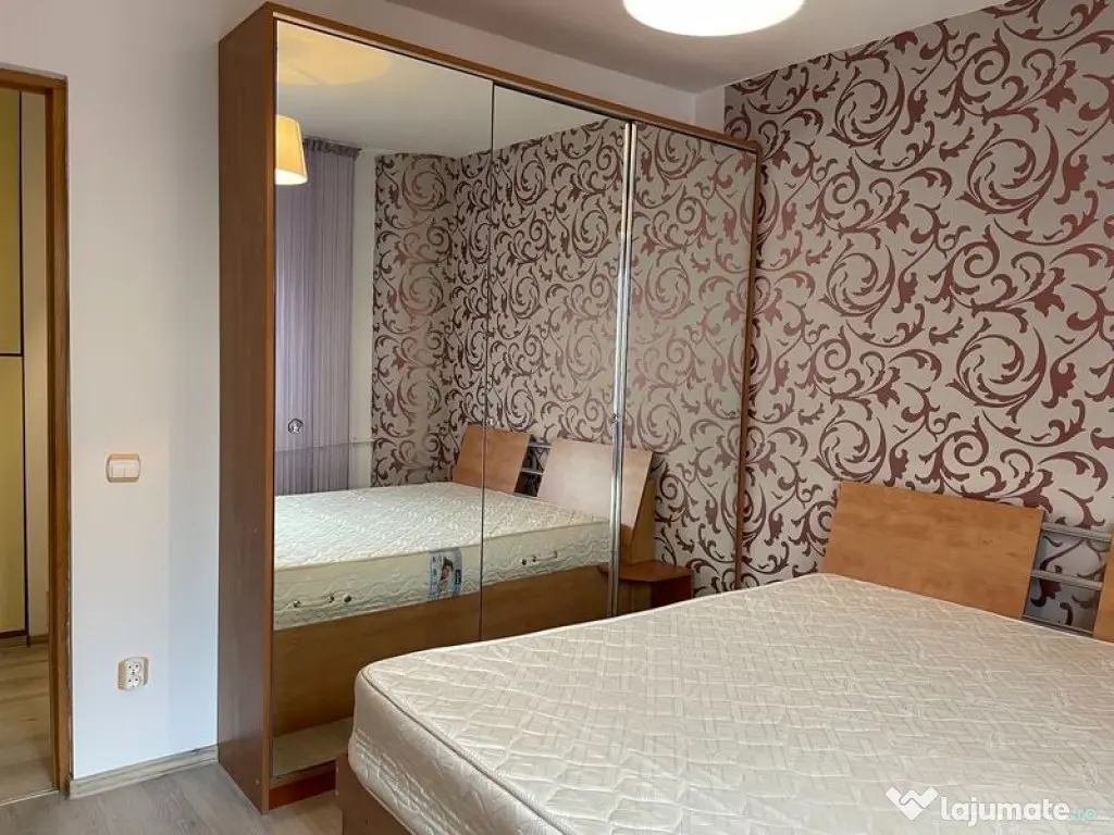 Stradal, vis-a -vis de Park Tineretului, 