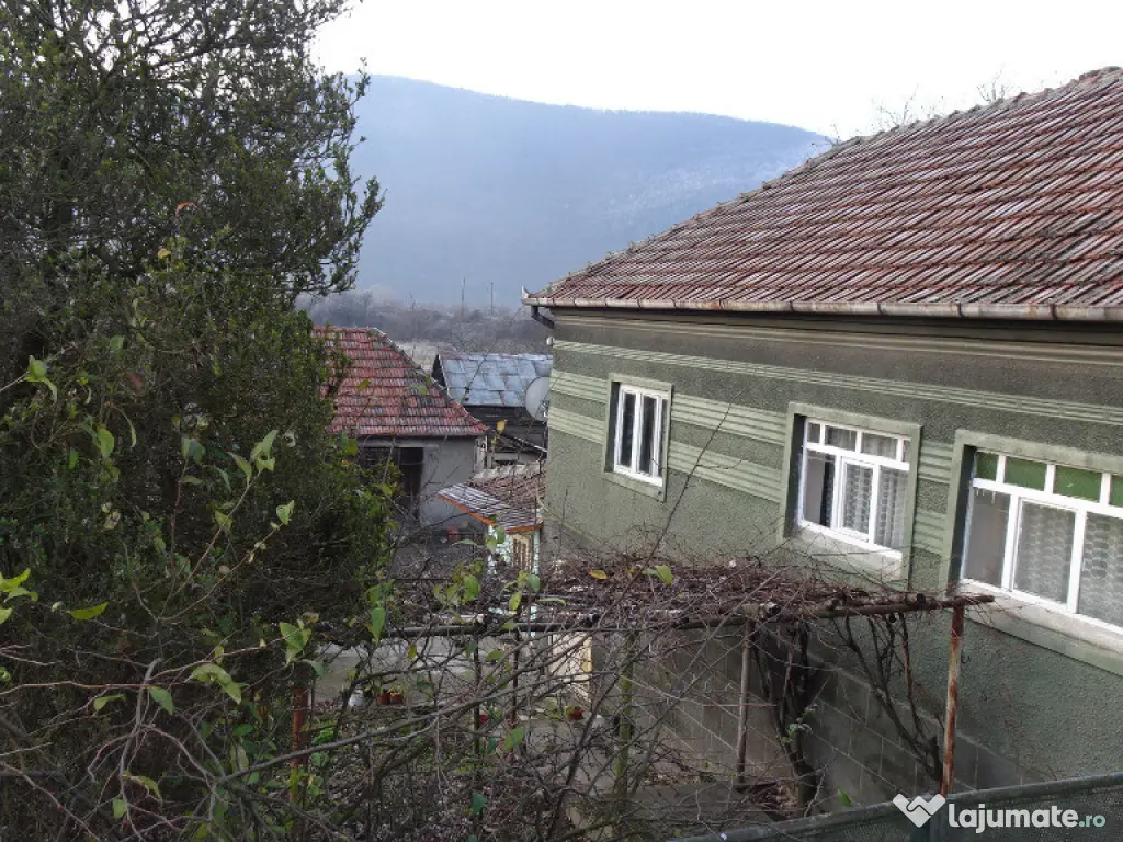 Casa curte si gradina in Branisca (la 15 Km de Deva)