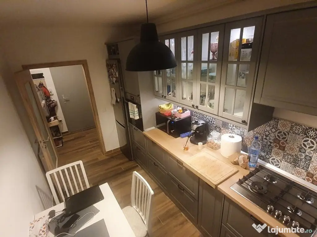 3 camere in zona Dambovita vis a vis de terasa Nora