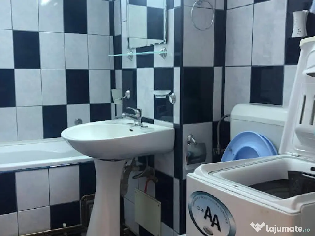 Apartament 3 camere ultracentral,mobilat si utilat, 550 euro 