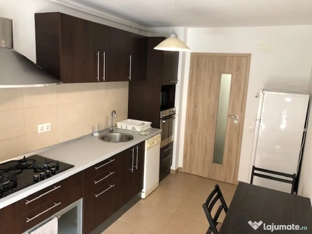 Apartament o camera Piata 700 