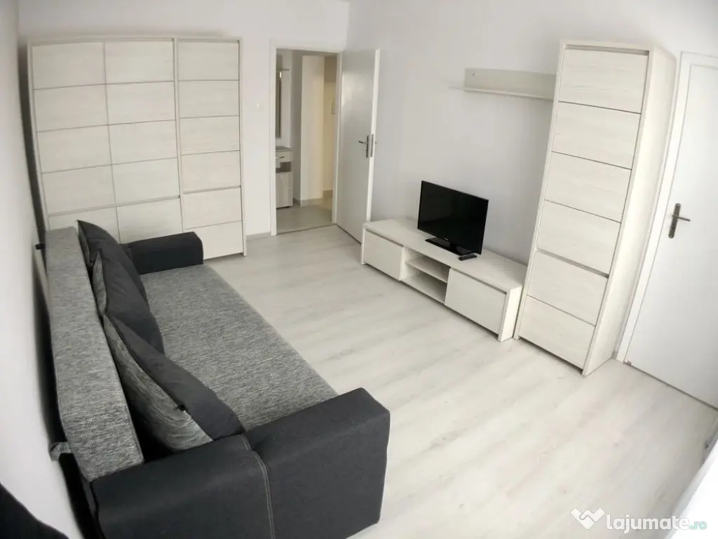Apartament o camera Piata 700 