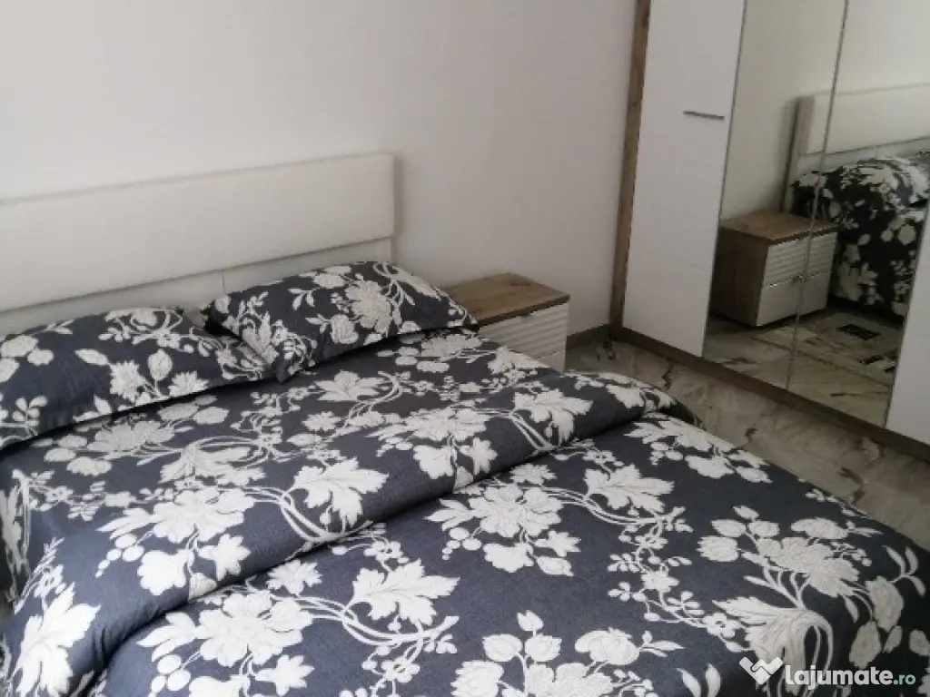 Apartament de inchiriat o camera situat in Park Lake 3