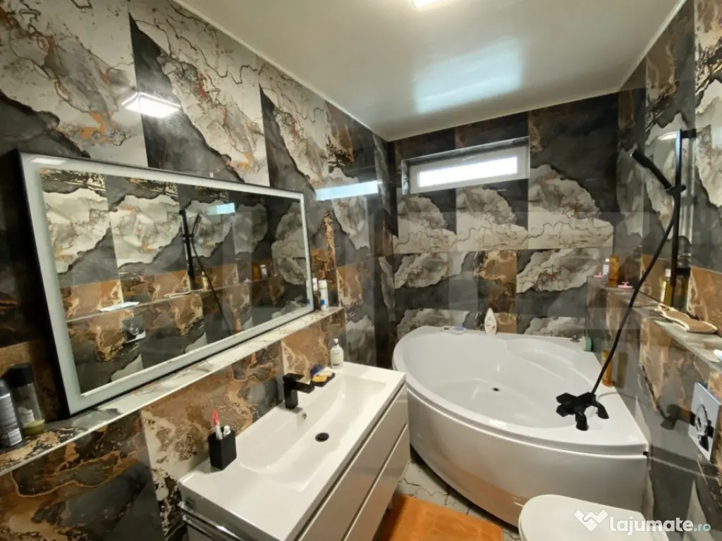 Casa de vanzare, mobilata si utilata, 4 camere in zona Dumbr