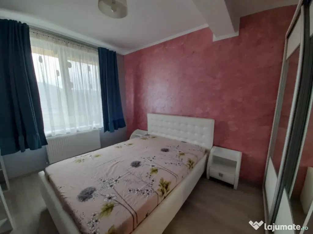 Apartament 3 camere, terasa 25 mp, parcare, zona Vivo