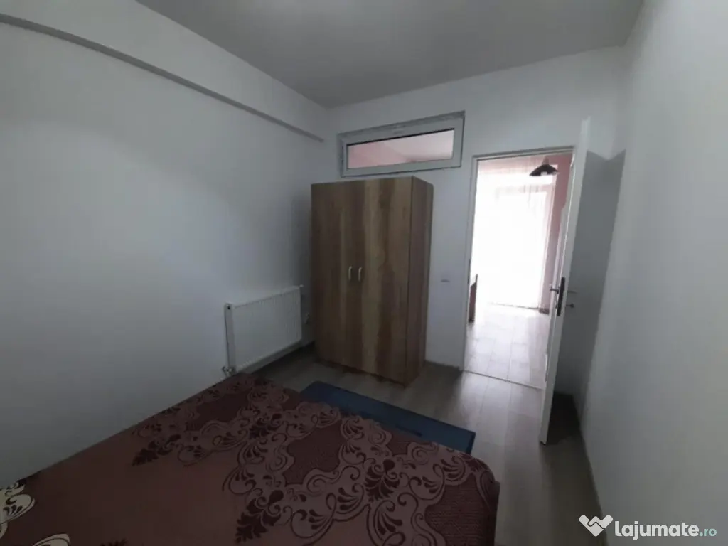 Apartament 3 camere, terasa 25 mp, parcare, zona Vivo