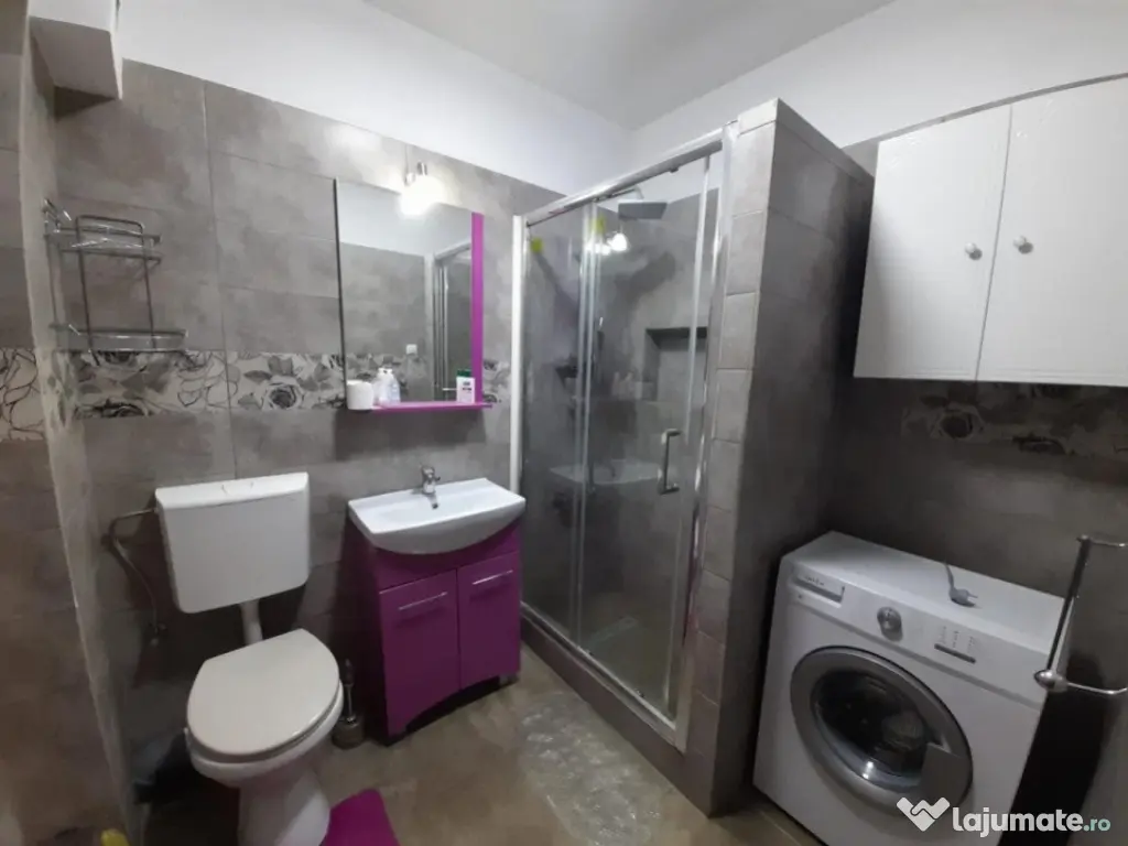 Apartament 3 camere, terasa 25 mp, parcare, zona Vivo