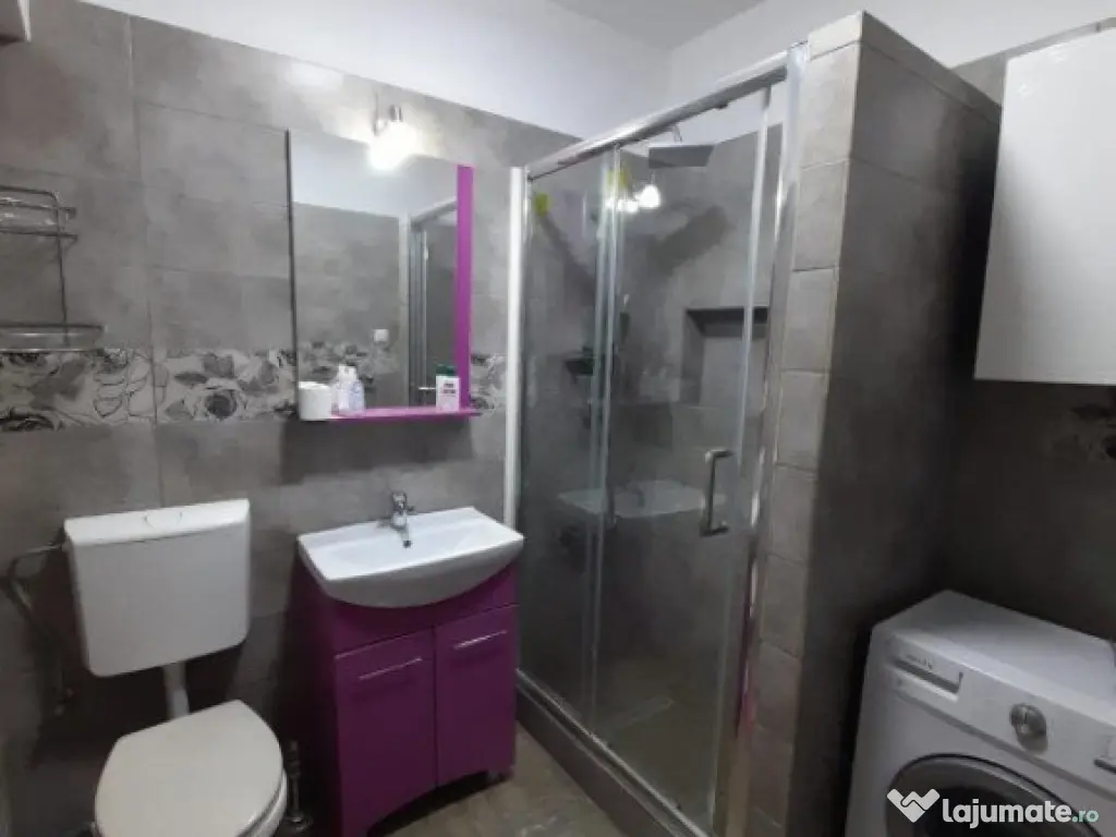 Apartament 3 camere, terasa 25 mp, parcare, zona Vivo