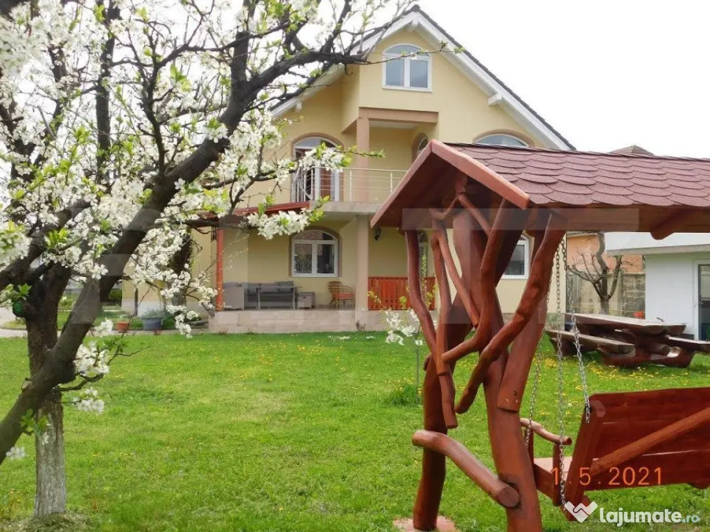 Casa cu 5 camere, 386 mp, Sangeorgiu de Mures, zona Apollo S
