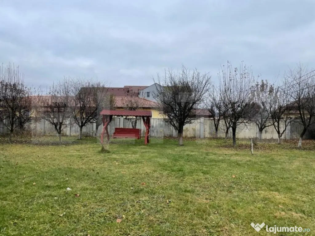 Casa cu 5 camere, 386 mp, Sangeorgiu de Mures, zona Apollo S