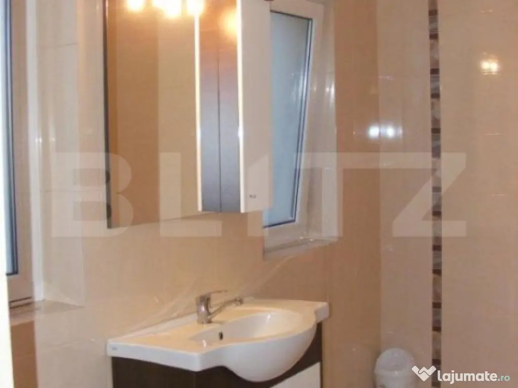 Casa cu 5 camere, 386 mp, Sangeorgiu de Mures, zona Apollo S