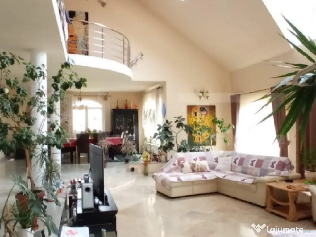 Casa cu 5 camere, 386 mp, Sangeorgiu de Mures, zona Apollo S