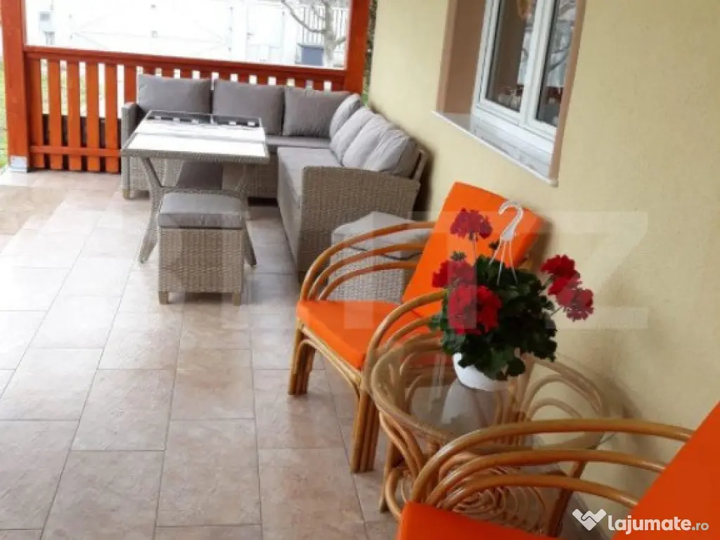 Casa cu 5 camere, 386 mp, Sangeorgiu de Mures, zona Apollo S