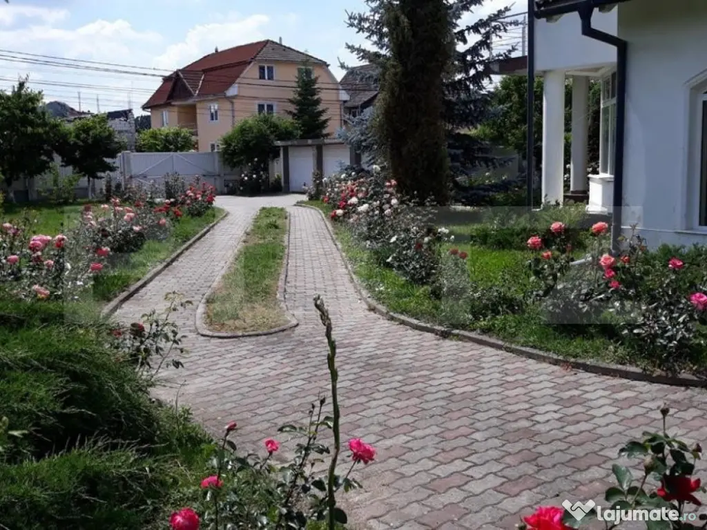 Casa cu 5 camere, 386 mp, Sangeorgiu de Mures, zona Apollo S