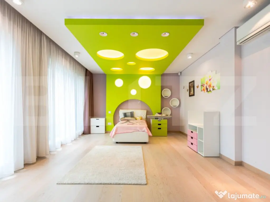 Vila, 8 camere, 790 mp utili, zona Lunei