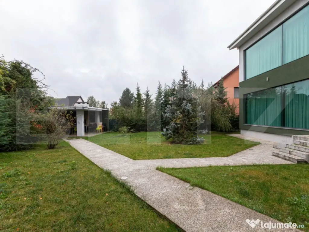 Vila, 8 camere, 790 mp utili, zona Lunei