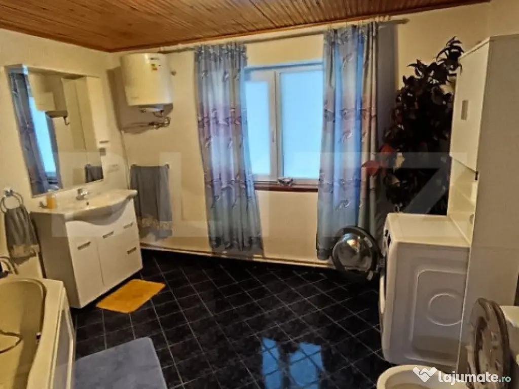 1 casă 160mp + 1 casă 110mp + garaj, pe teren 9ari, 2 căi